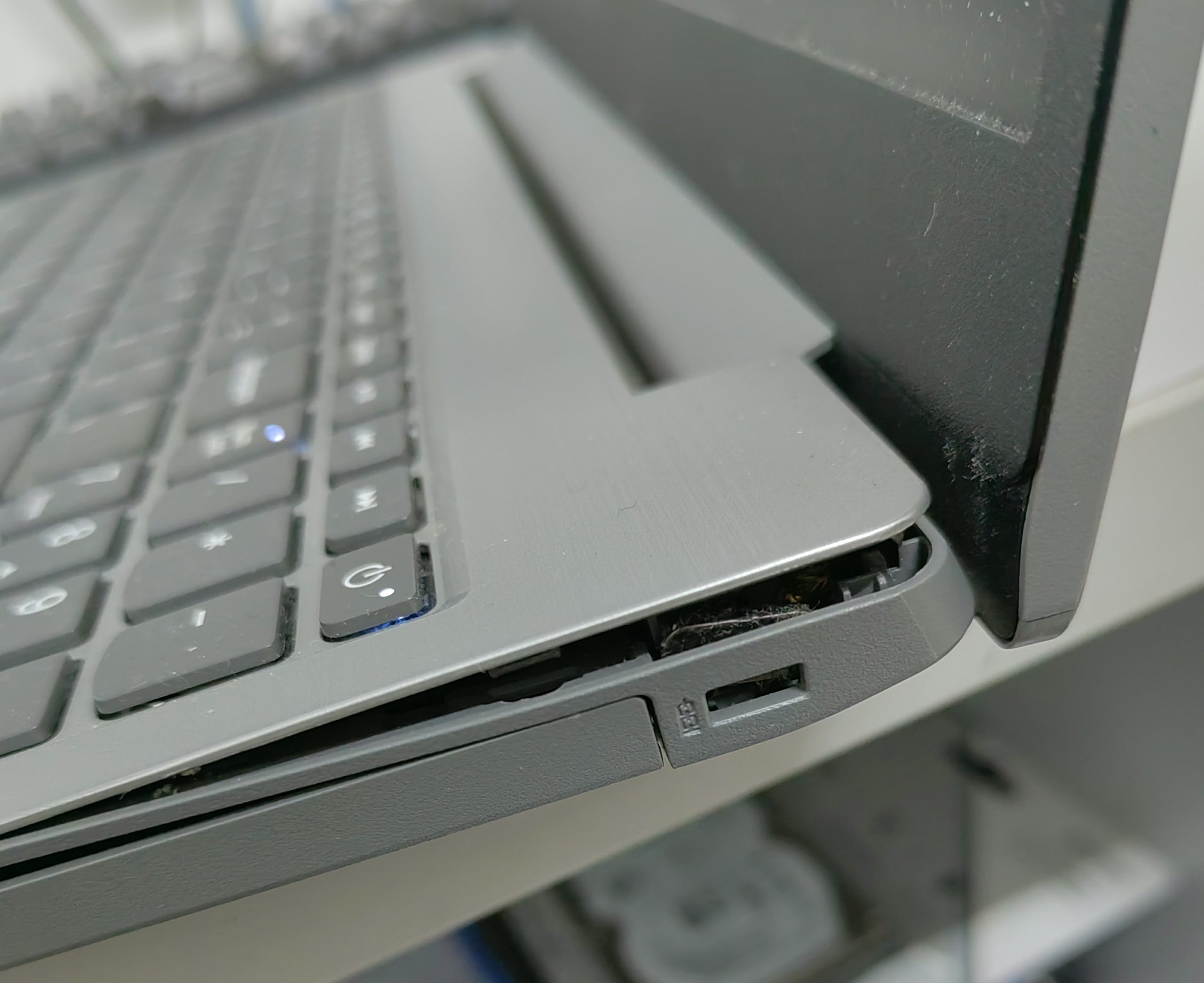 Lenevo ideapad L340 Hinge Repair