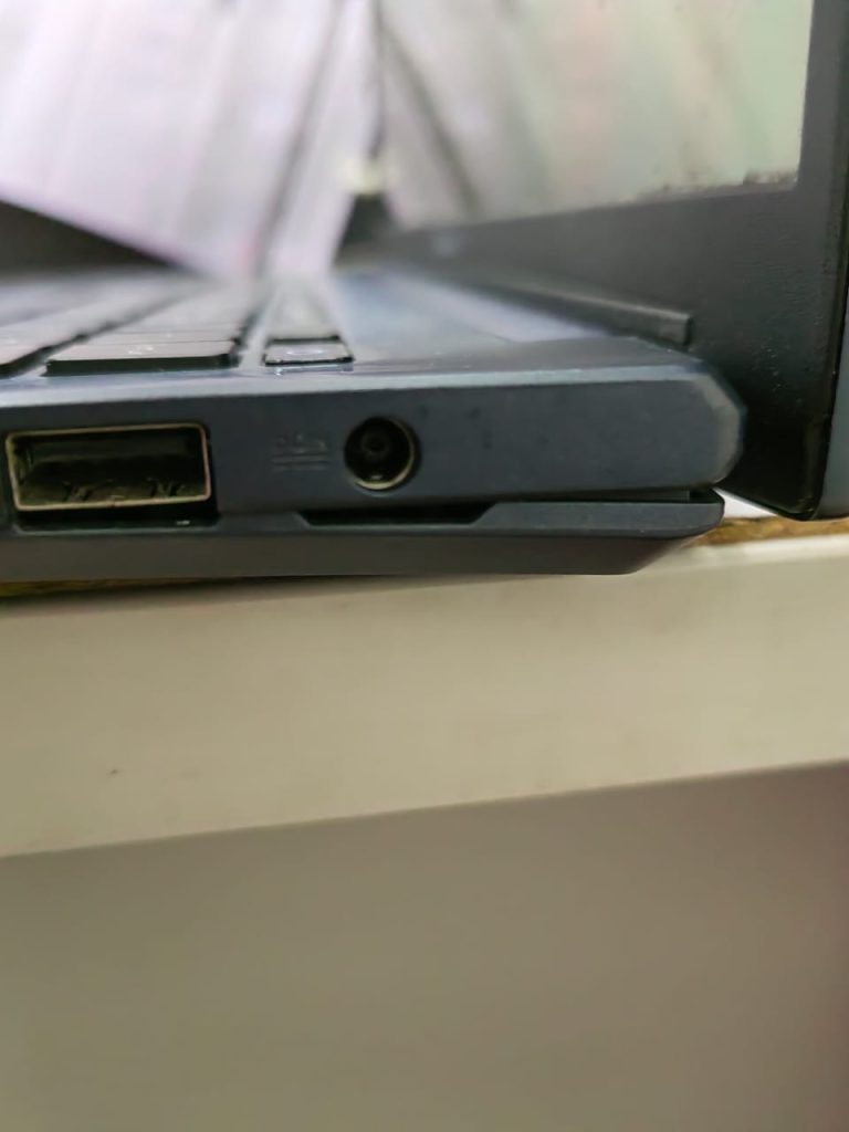 Dell Inspiron Hinge Broken