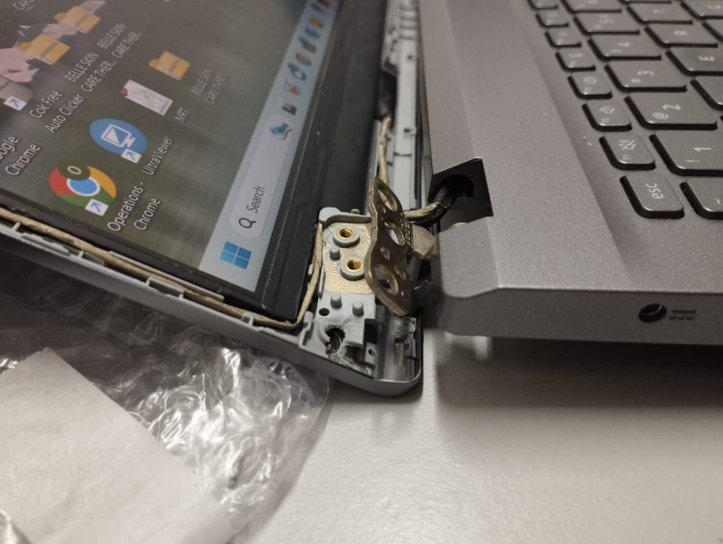 Acer Aspire 5 hinge broken
