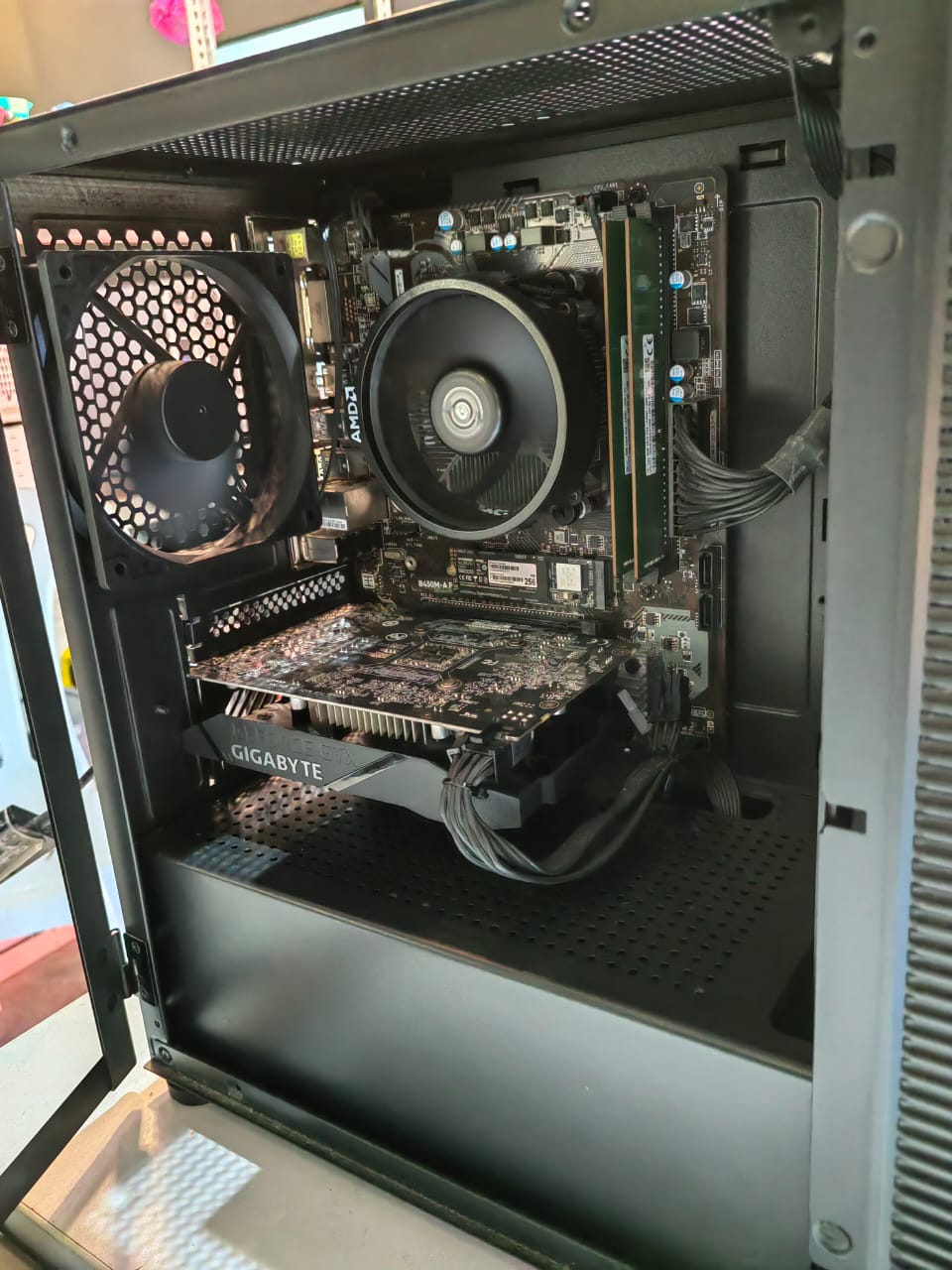 Gaming Desktop No Display while power on