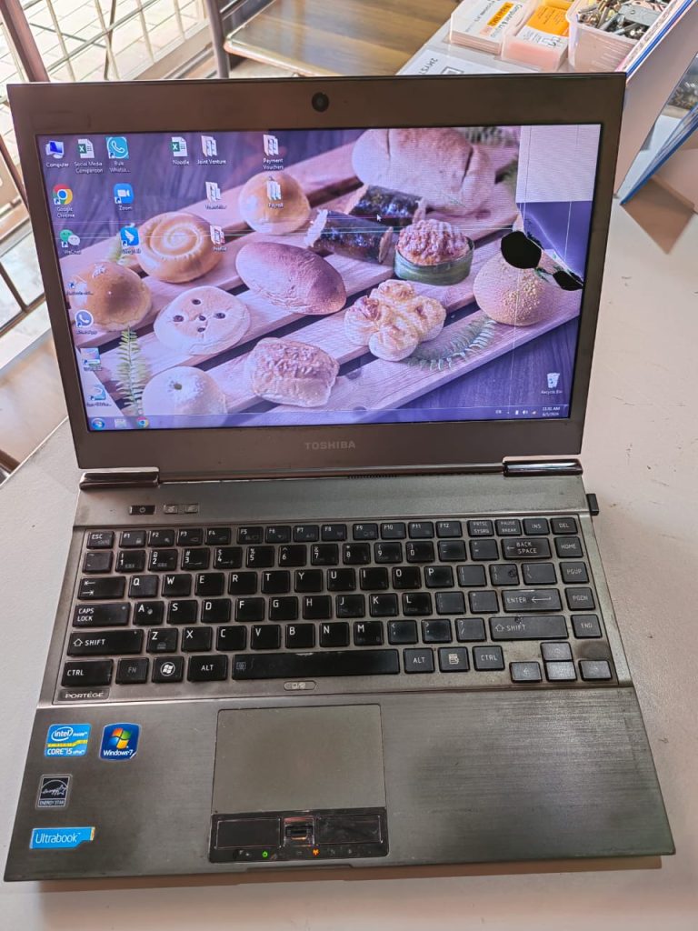 Toshiba Laptop Screen Crack