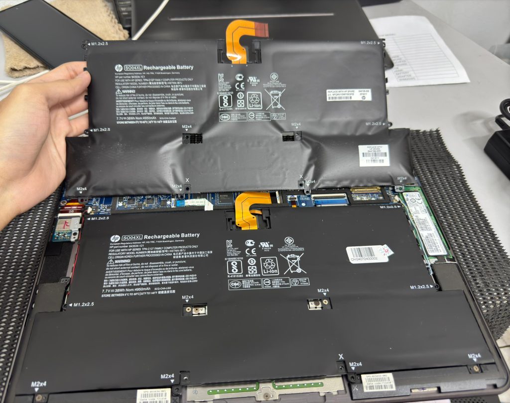 HP Spectre 13-v020tu Battery Replacement