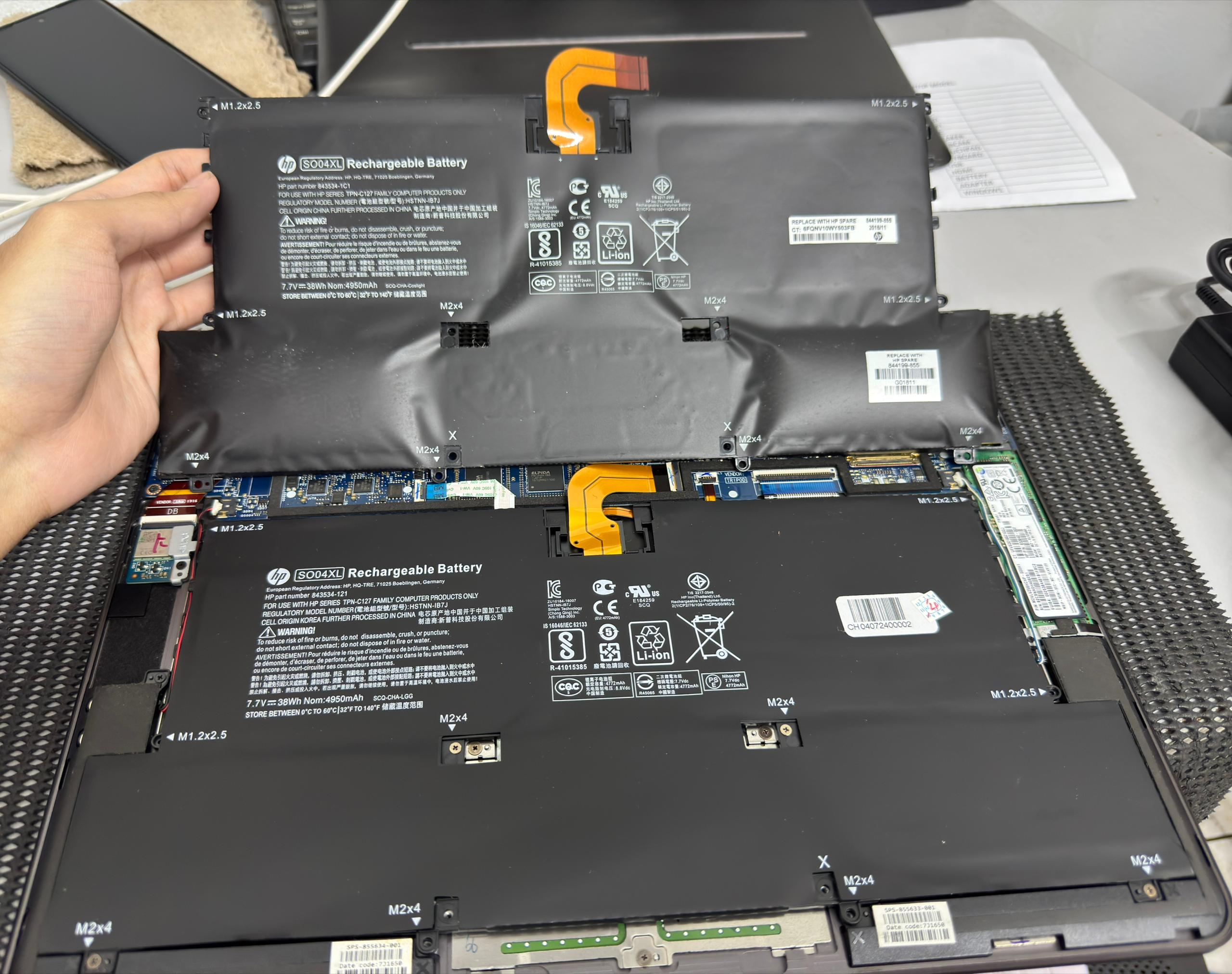 HP Spectre 13-v020tu Battery Replacement