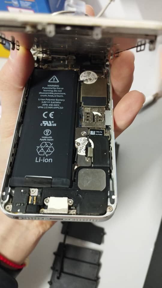 IPHONE 5 HAS NO DISPLAY