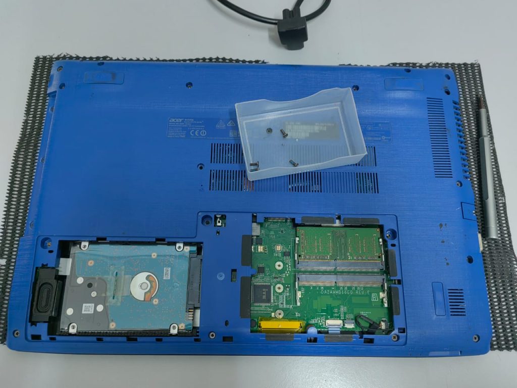 ACER ASPIRE E5-575 HAS NO DISPLAY