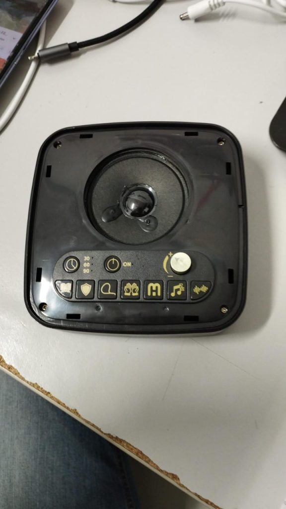SPEAKER CANNOT CHARGE