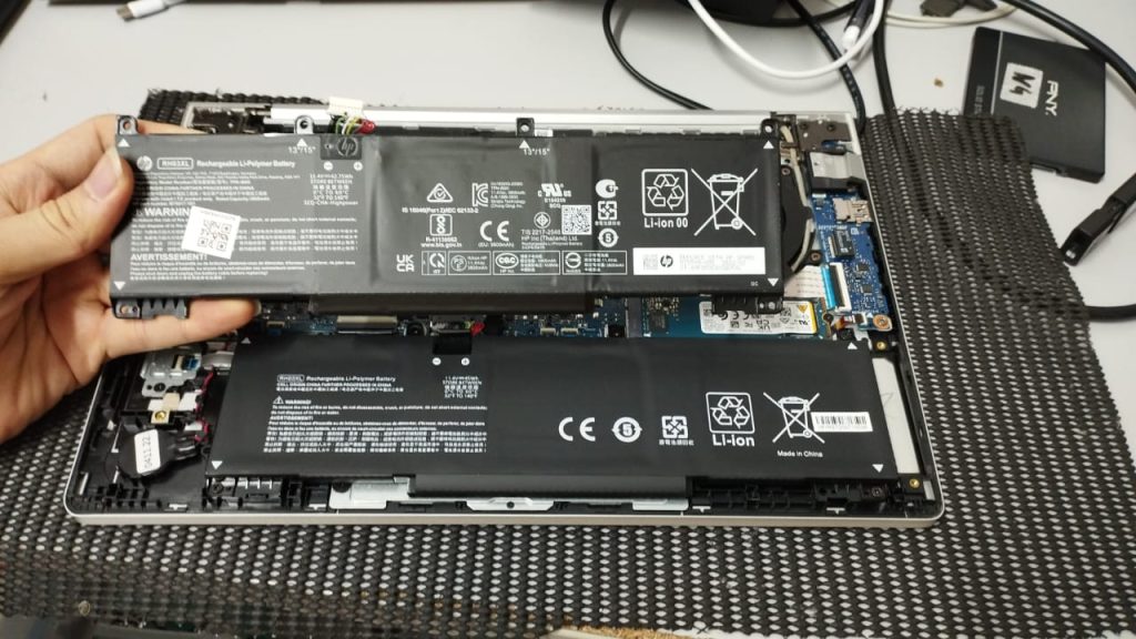 CHANGE HP LAPTOP BATTERY