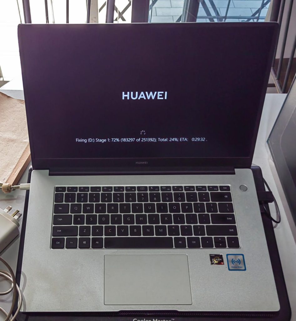HUAWEI MATEBOOK D DRIVE NOT ACCESSIBLE/STUCK AT FIXING HARD DRIVE