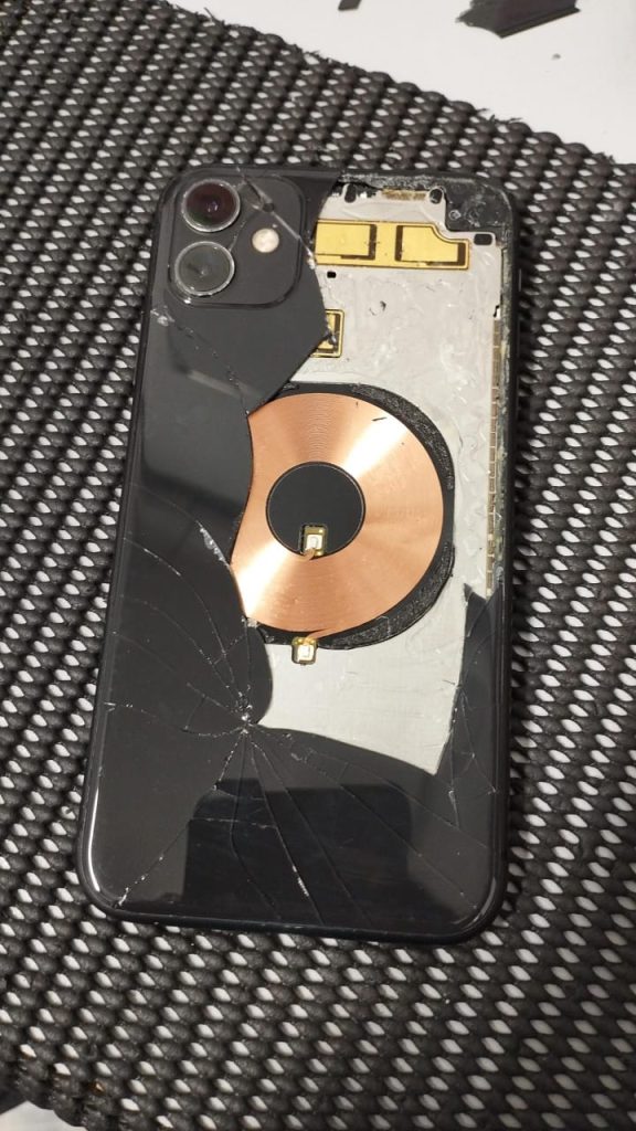 CHANGE IPHONE 11 BACK GLASS