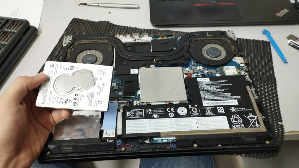 DISASSEMBLE LENOVO LAPTOP HARD DISK