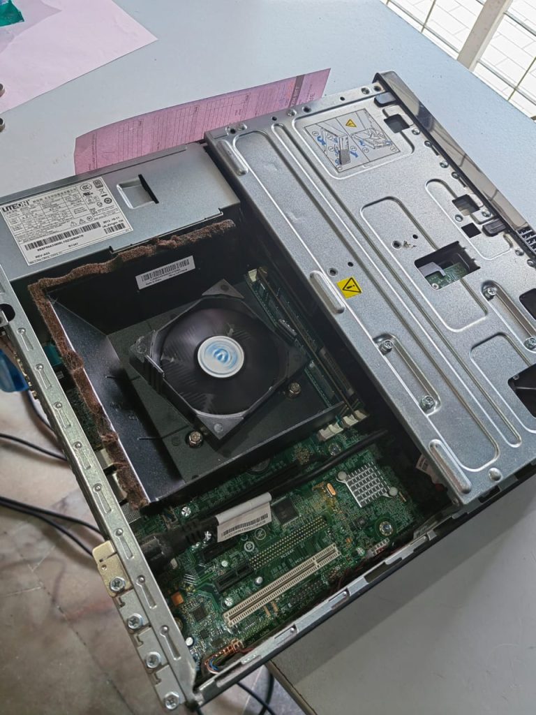 ACER DESKTOP HAS POWER BUT NO DISPLAY