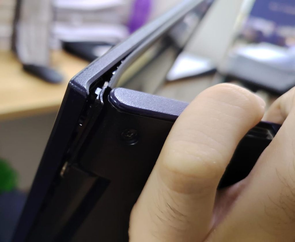DELL INSPIRON 15 HINGE BROKEN