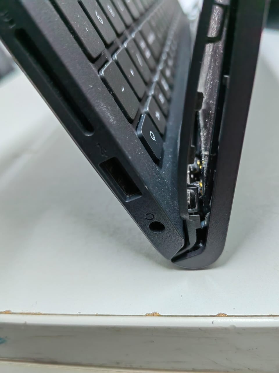 DELL INSPIRON 15 BROKEN HINGE