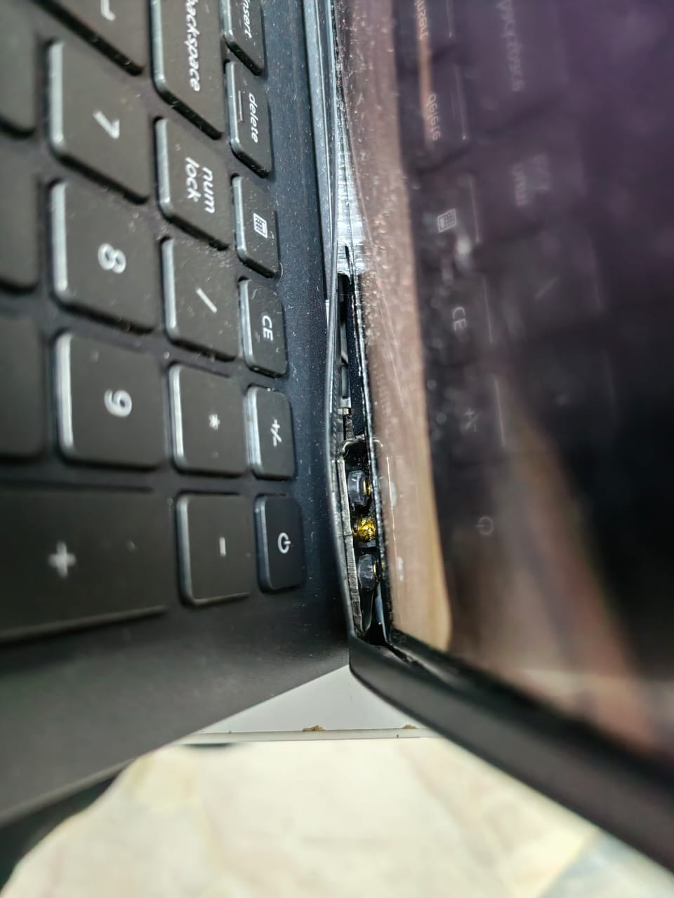 DELL INSPIRON 15 BROKEN HINGE