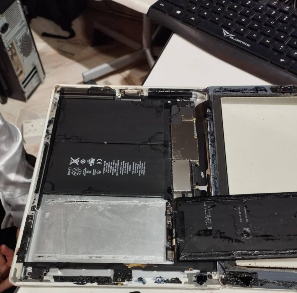 DISASSEMBLE IPAD BATTERY